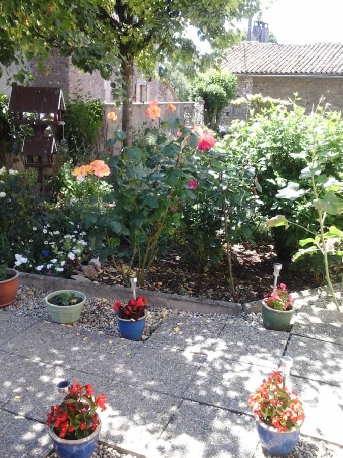 La Maison Des Fleurs Montemboeuf Exterior photo