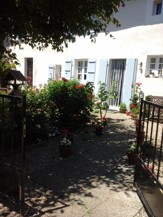 La Maison Des Fleurs Montemboeuf Exterior photo